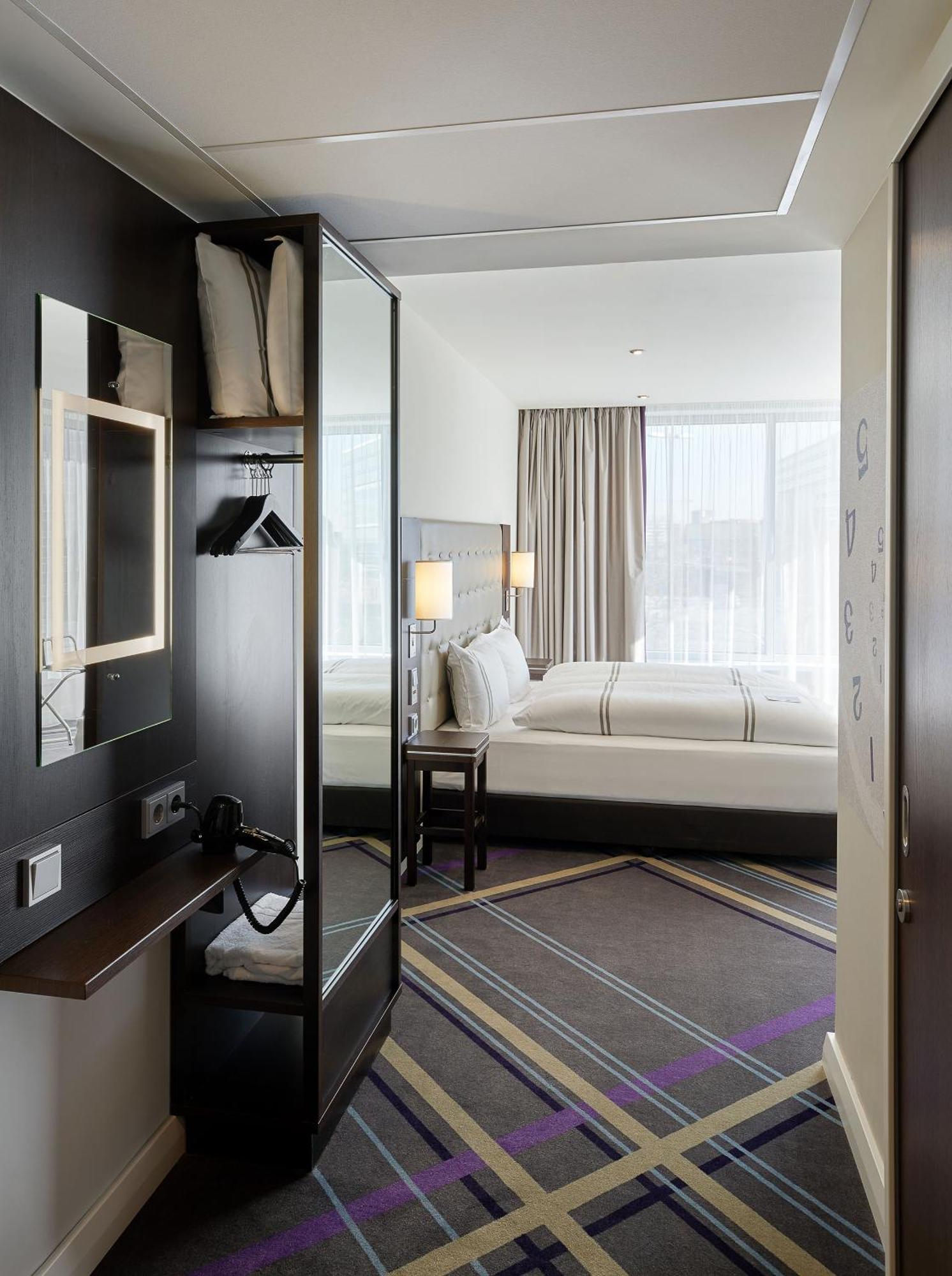 Premier Inn Hamburg City Zentrum Buitenkant foto
