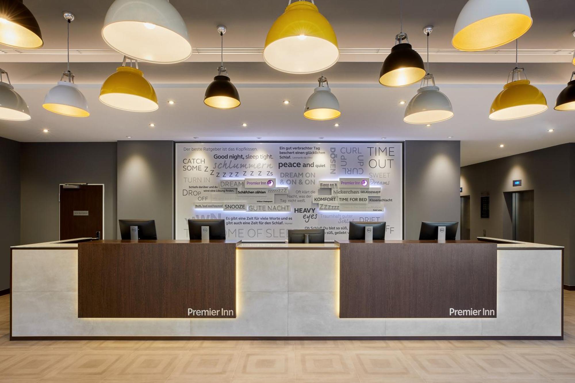 Premier Inn Hamburg City Zentrum Buitenkant foto