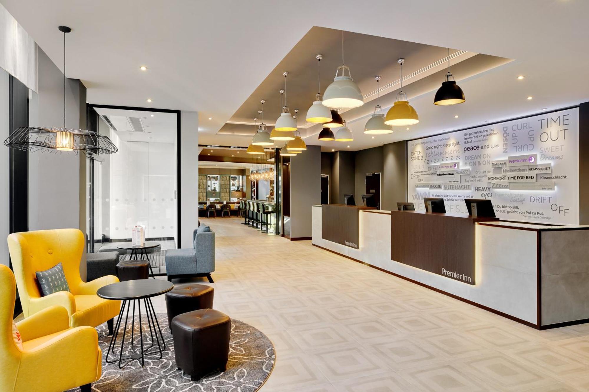 Premier Inn Hamburg City Zentrum Buitenkant foto